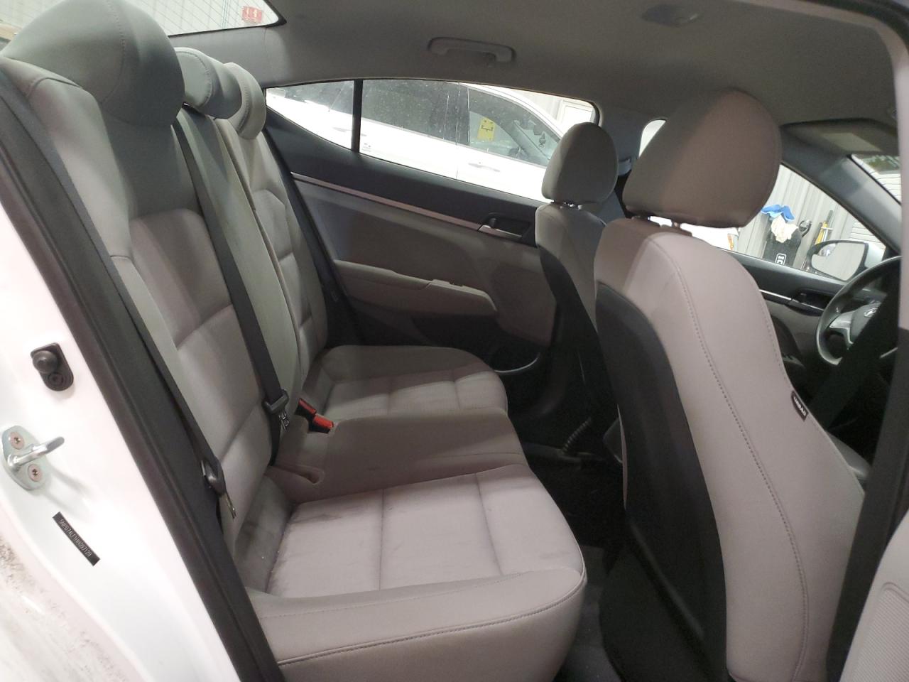 Hyundai ELANTRA Se Image 8