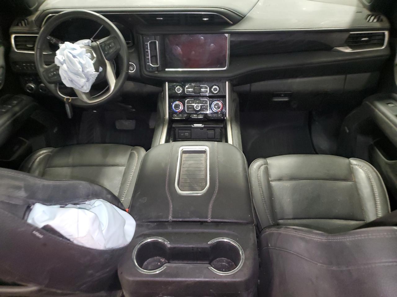 GMC Yukon Denali Image 5