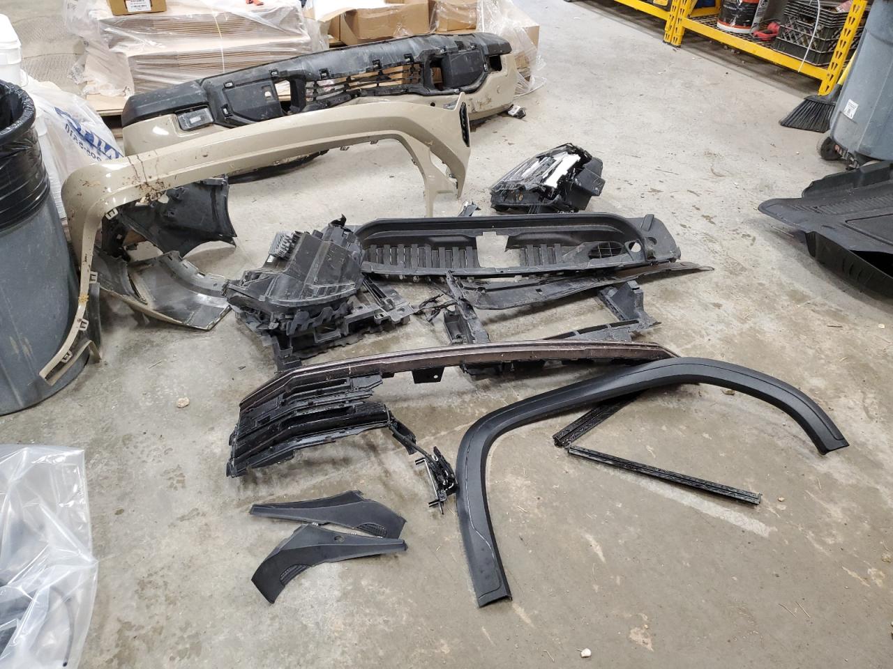 GMC Sierra K1500 At4x Image 11