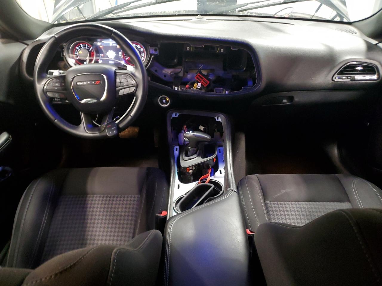 Dodge Challenger Sxt Image 9