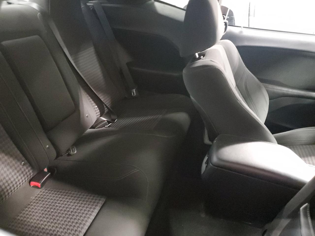 Dodge Challenger Sxt Image 8