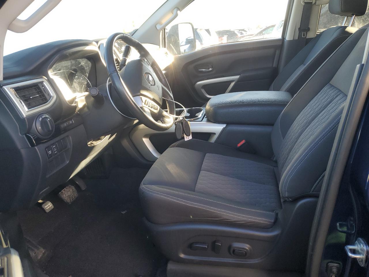 Nissan Titan Sv Image 7