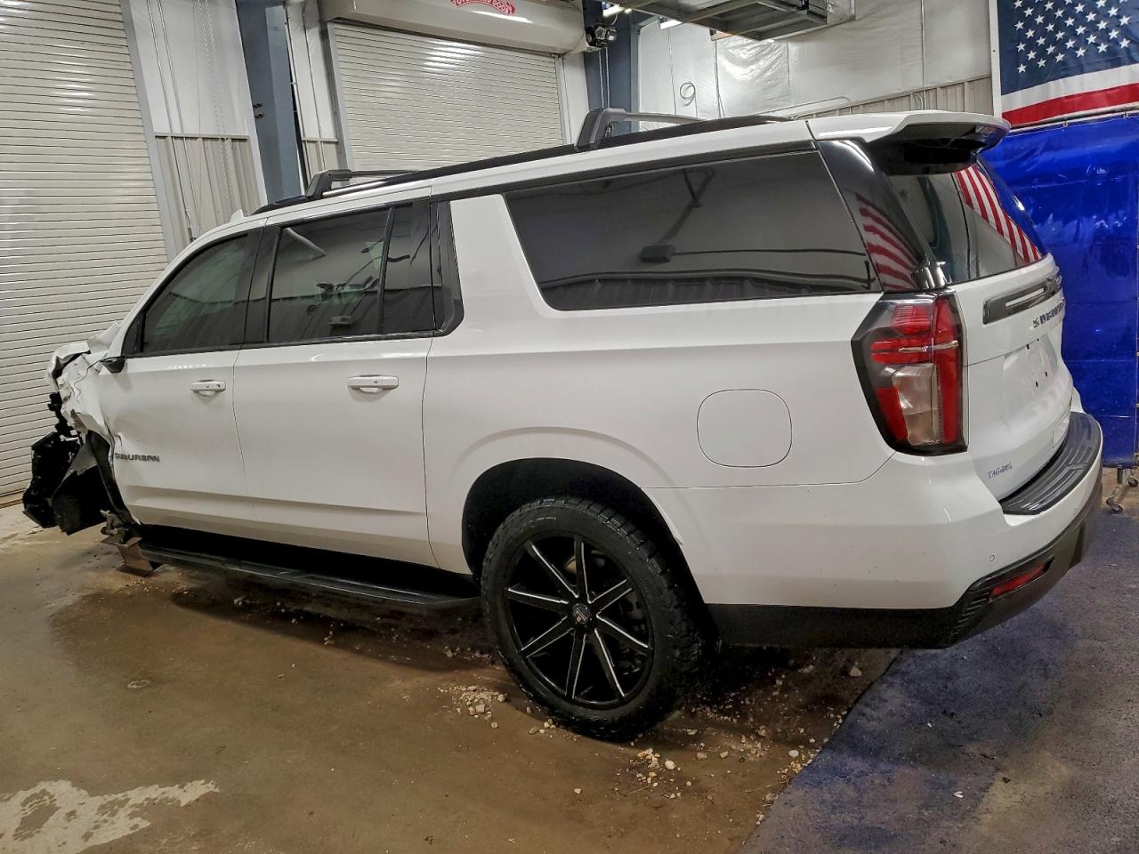 Chevrolet Suburban K1500 Image 2