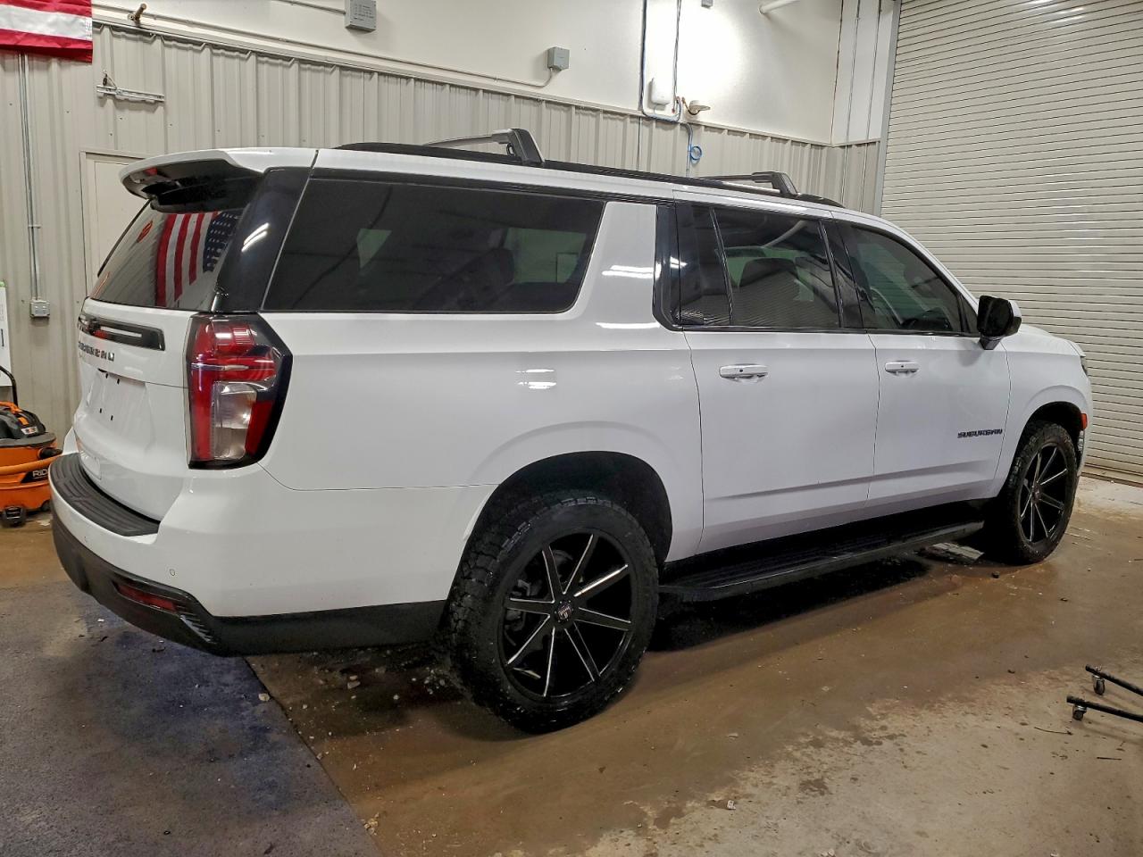 Chevrolet Suburban K1500 Image 3