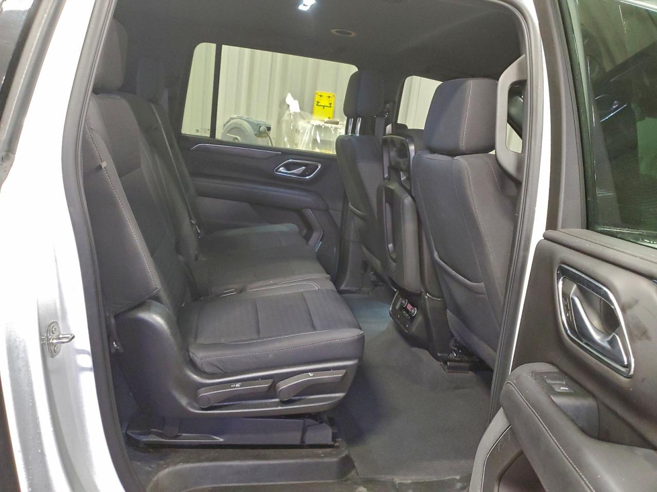 Chevrolet Suburban K1500 Image 6