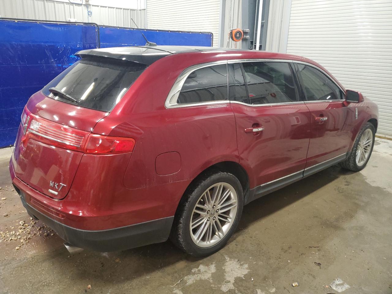 Lincoln MKT Image 14