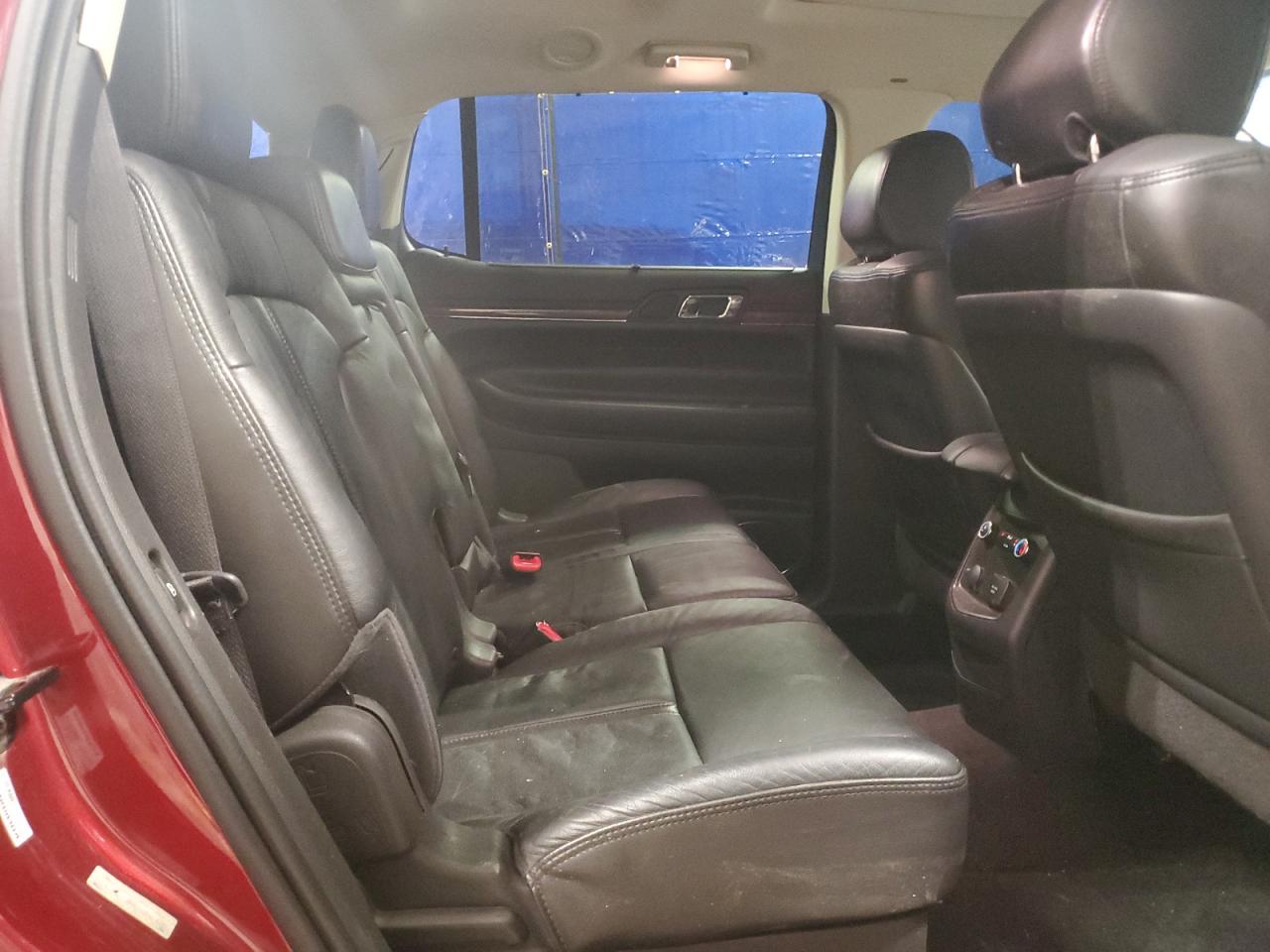 Lincoln MKT Image 12