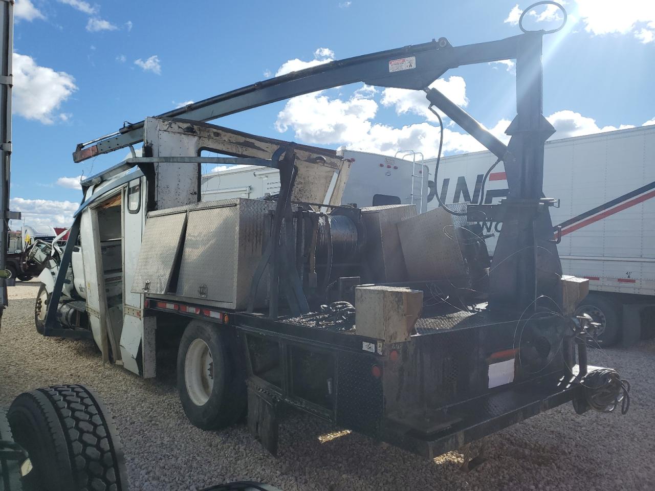 Ford F-650 Super Duty Image 2