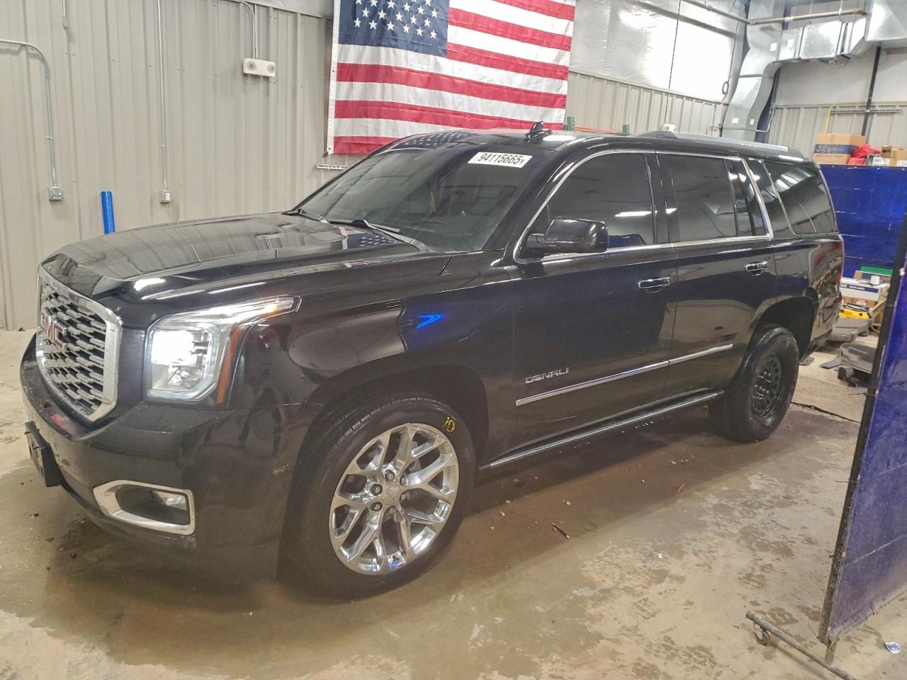 GMC Yukon Denali Image 1