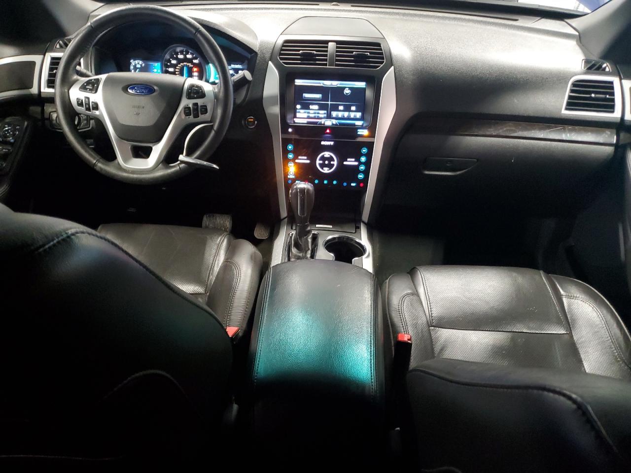 Ford Explorer Limited Image 3