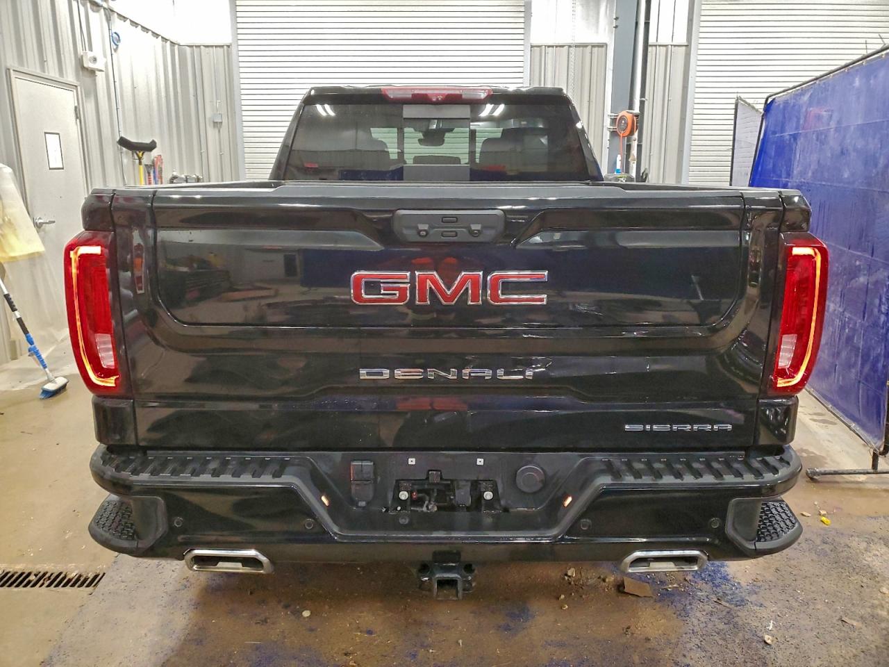 GMC Sierra K1500 Denali Image 3