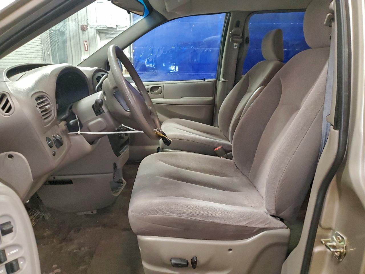 Chrysler Minivan Lx Image 2