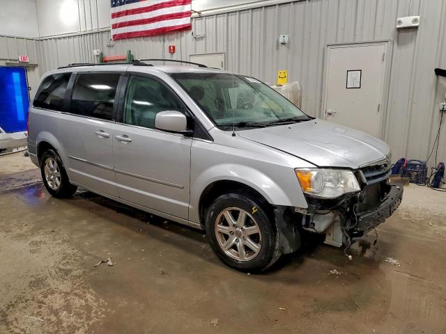 Chrysler Minivan Touring Image 11