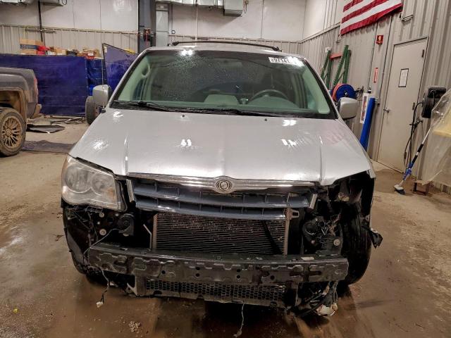 Chrysler Minivan Touring Image 3