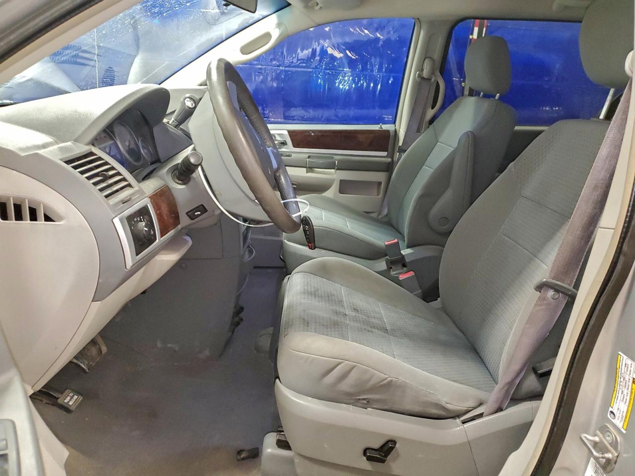 Chrysler Minivan Touring Image 12