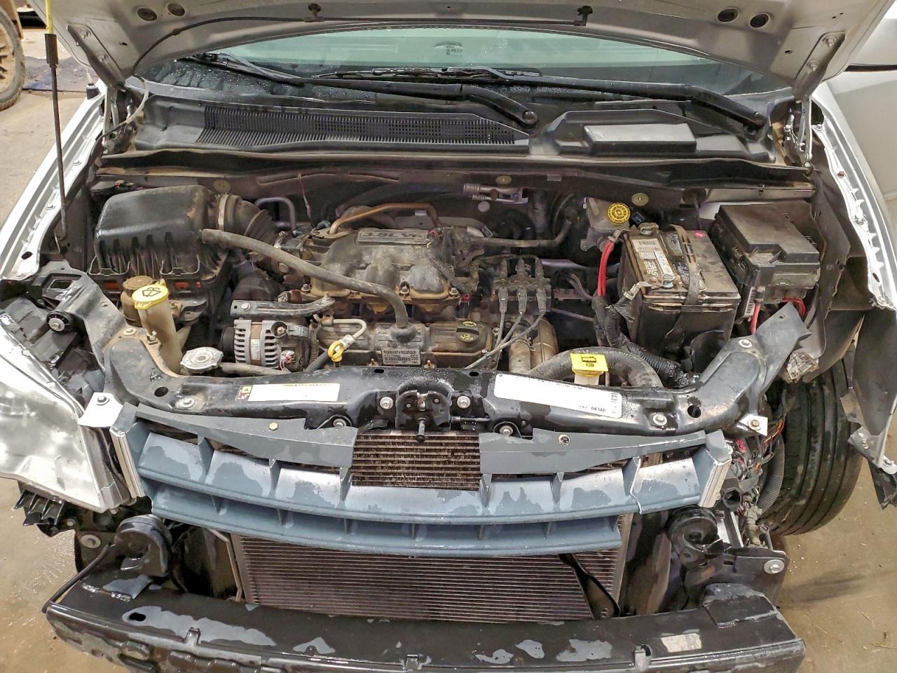 Chrysler Minivan Touring Image 2