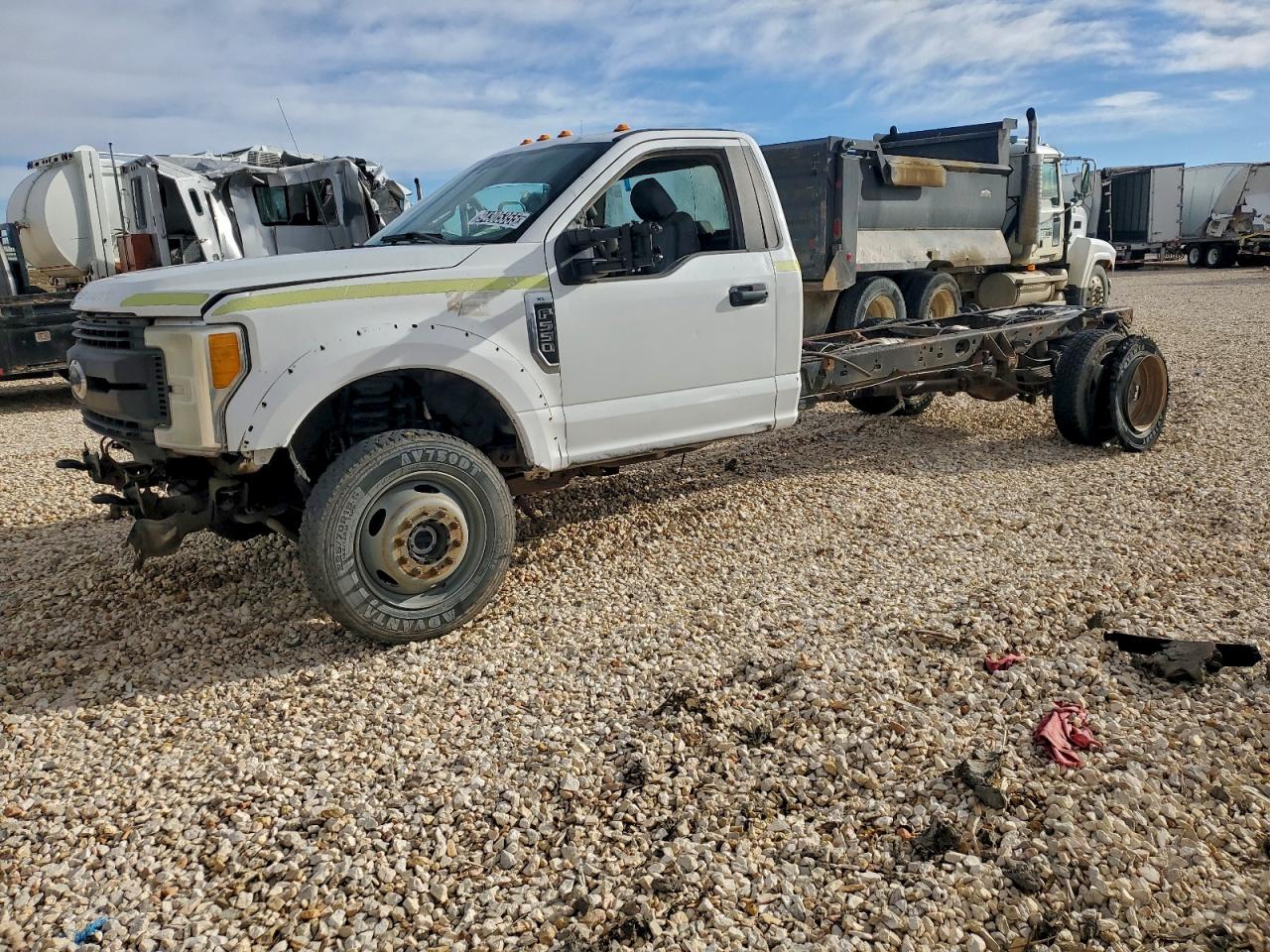Ford F-550 Super Duty Image 1