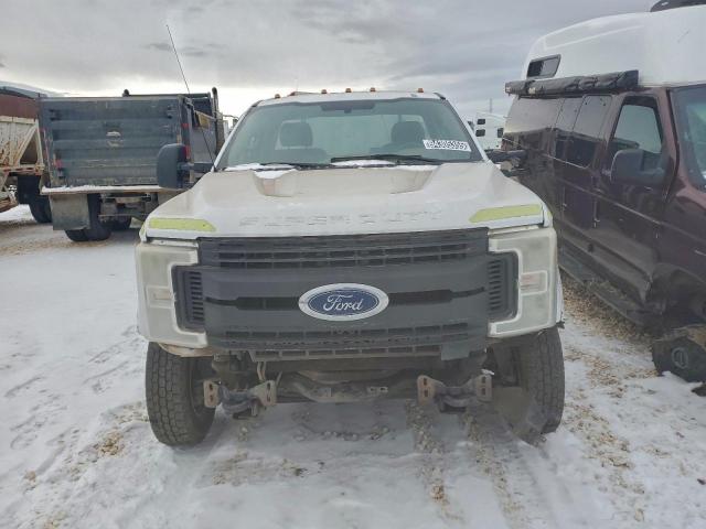 Ford F-550 Super Duty Image 5