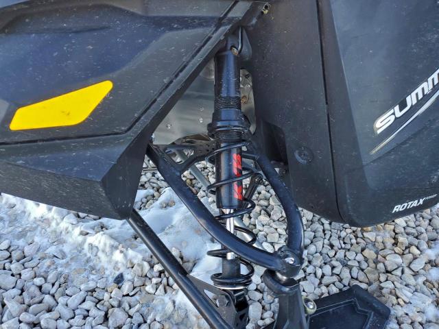 Bombardier Snowmobile Image 4