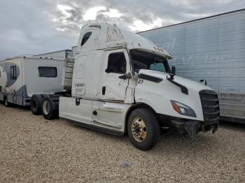  Salvage Freightliner Cascadia 1