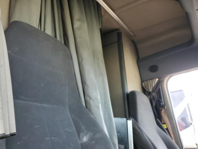 Freightliner Cascadia Image 8